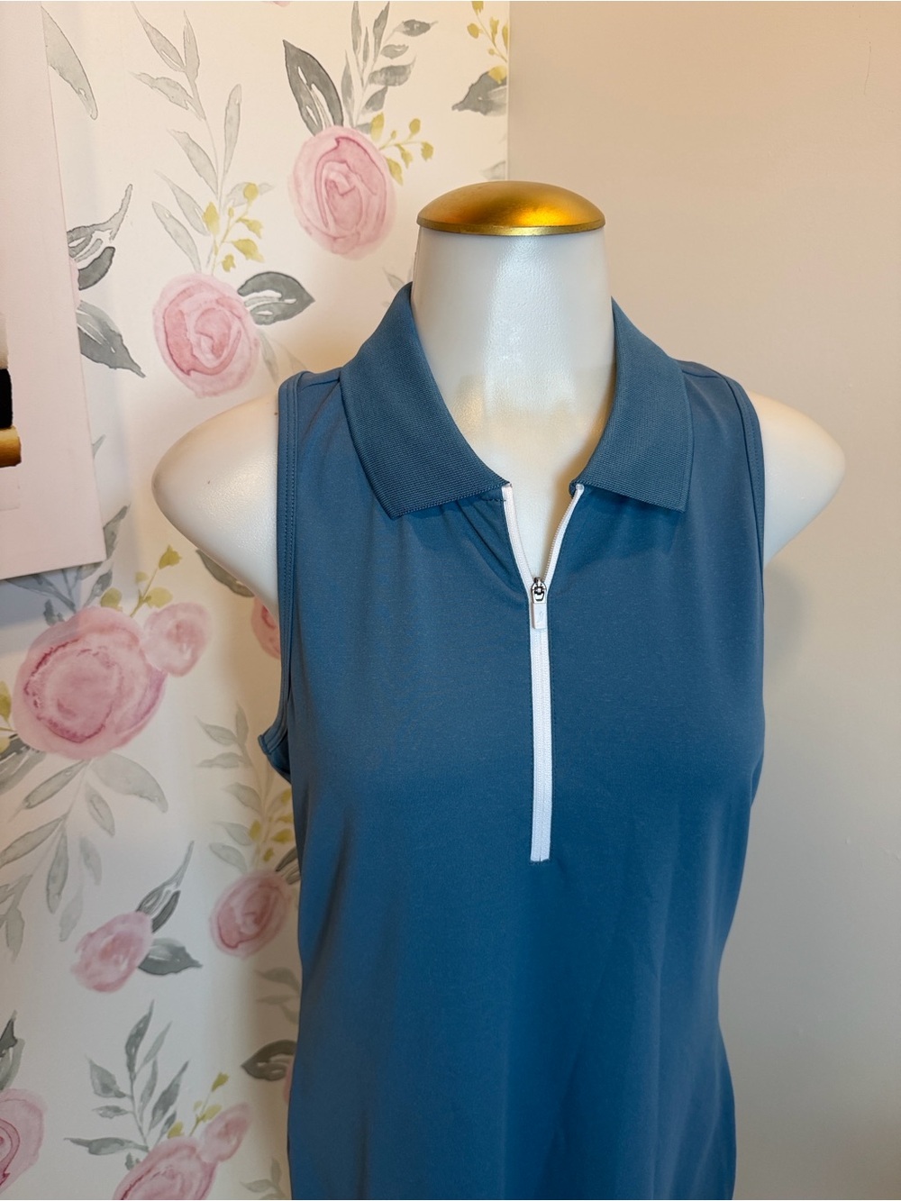 HIVERLAY Golf Sleeveless Mock Neck Active Top in Dusty Teal - Picture 2 of 9